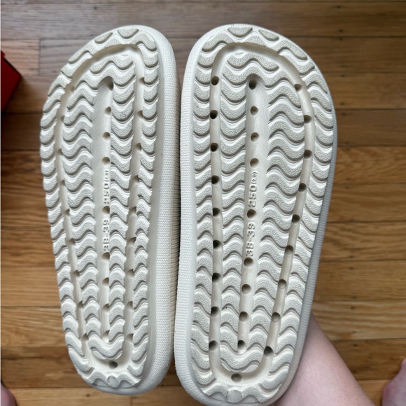 Cream Plastic Slides - Picture 3 of 3